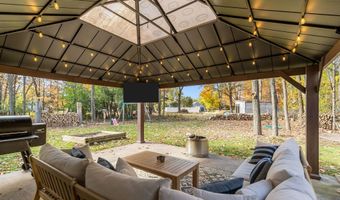 11 HILLTOP Ct, Appleton, WI 54914