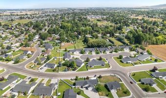 950 Clara Ct, Ammon, ID 83406