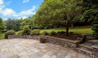 6 Searles Rd, Darien, CT 06820