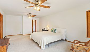 42385 N Woodbine Ave, Antioch, IL 60002
