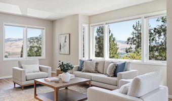 215 Piedmont Dr, Ashland, OR 97520