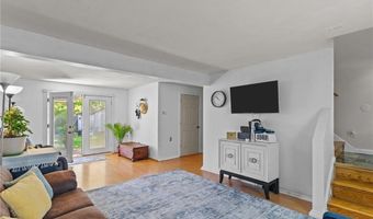 4 Clarke St, Warwick, RI 02886