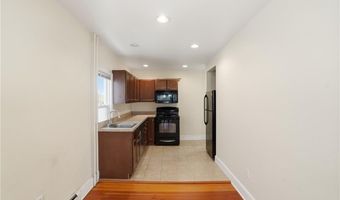 8 Mann Ave, Newport, RI 02840