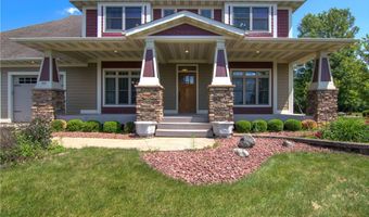 907 Sandalwood Dr, Altoona, WI 54720