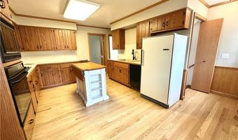 707 Greenlawn Dr, Amherst, OH 44001