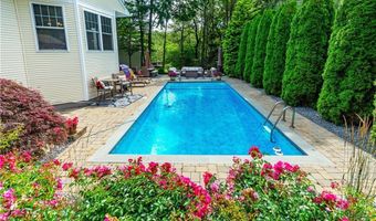 9 Wilshire Ln, Cranston, RI 02921