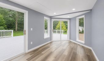 81 Union Ave, Amityville, NY 11701