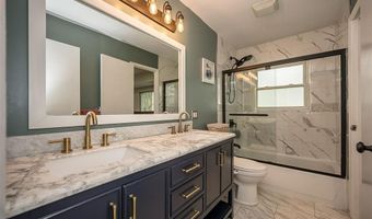 508 Arborwood Dr, Ballwin, MO 63021