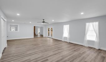 729 Canterbury Dr, Biloxi, MS 39532