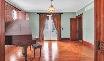 130 S Pine St, Arcola, IL 61910