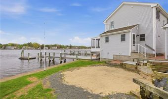 507 County Rd, Barrington, RI 02806