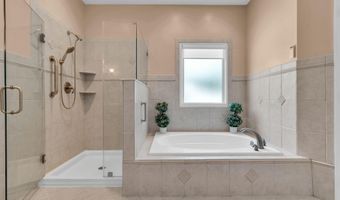 490 Arlington Ave S, Bayville, NJ 08721