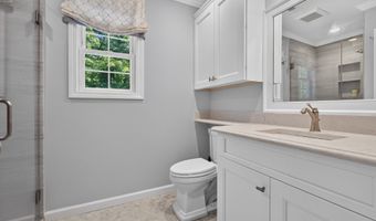 2 Oleander Dr, Clinton, CT 06413
