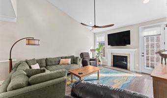 63 Great Hill Dr 63, Bethel, CT 06801
