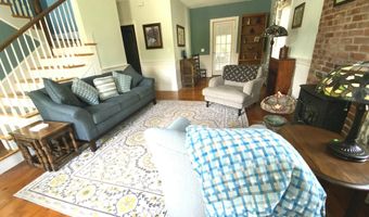 199 Main St, Belfast, ME 04915