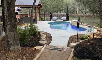 828 Shady Grv, Adkins, TX 78101