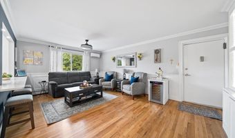 200 Merrick Rd R, Amityville, NY 11701