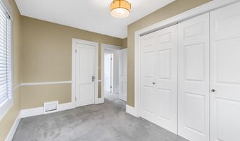 902 Midway Dr, Auburn, IN 46706