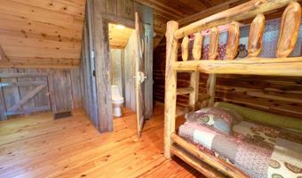 300 Round Up Ln, Bakersfield, MO 65609