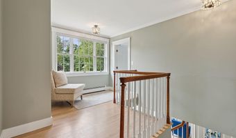 4 Victoria Ln, Falmouth, ME 04105