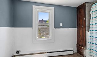 62 Center St, Amsterdam, NY 12010