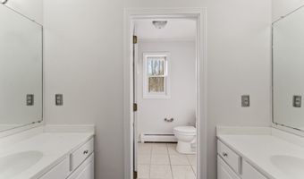 704 Cherry Brook Rd, Canton, CT 06019