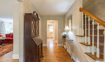 146 Old Sandown Rd, Chester, NH 03036