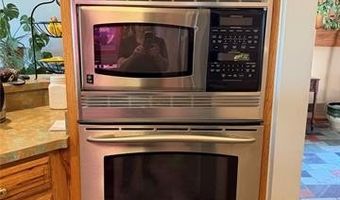 10368 Saint John Dr, Algonac, MI 48001