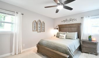 4014 Larkspur Ln, Charlotte, NC 28205