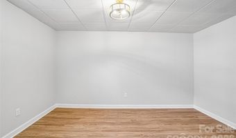 28 Ridgefield Pl, Asheville, NC 28803