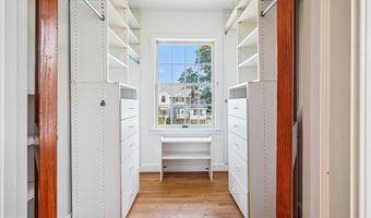 121 S FENWICK St, Arlington, VA 22204