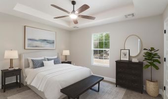 21 E Cofield St, Aurora, MO 65605