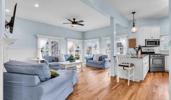 221 Magnolia Dr, Bayville, NJ 08721