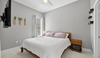 526 ISLEBAY Dr, Apollo Beach, FL 33572