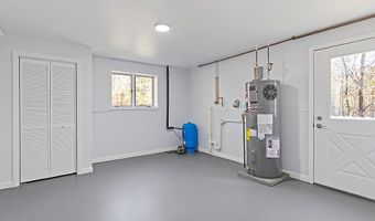 472 Dunn Rd, Belgrade, ME 04917