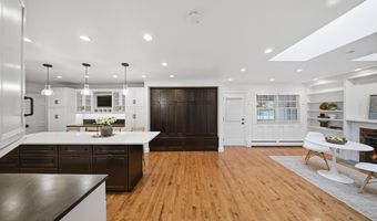 5 Beaver Pond Rd, Albany, NY 12211