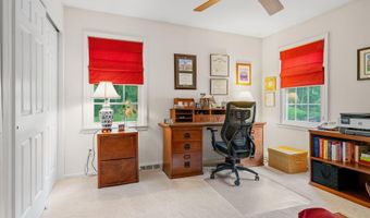 17 Greyledge Dr, Albany, NY 12211