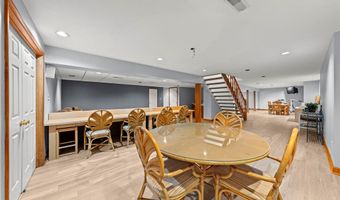 275 Camden Ln, Aurora, OH 44202