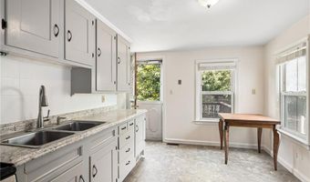 15 Preston Dr, North Kingstown, RI 02852