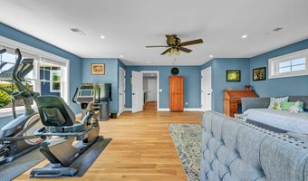 21 Lakeview Rd, Brookfield, CT 06804