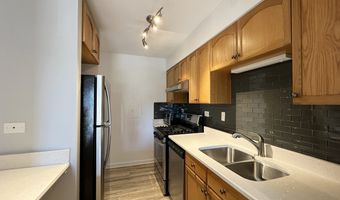 2415 N KENNICOTT Dr N 2D, Arlington Heights, IL 60004