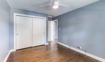 7 N Lincoln Ave, Addison, IL 60101