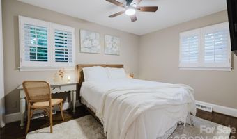 4920 Raymond Pl, Charlotte, NC 28205