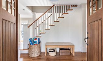 72 Summerfield Ln, Middletown, RI 02842