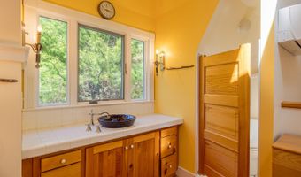 7 Greenway Ct, Bar Harbor, ME 04609