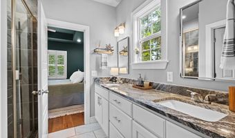 68 Elizabeth Dr, Bella Vista, AR 72715