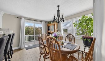 22 Connecticut Ave, Middletown, RI 02842