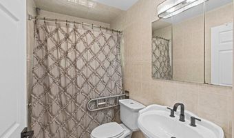 687 Hopping Rd, Belford, NJ 07718