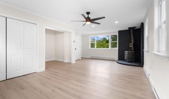 23 Dominican Rd, Branford, CT 06405
