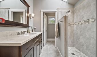 32 Wellesley Dr, Bedford, NH 03110